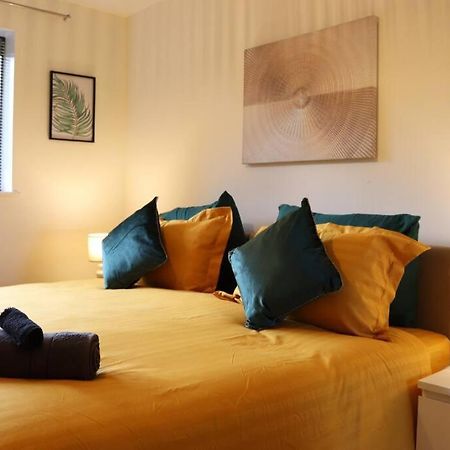 Cosy 3 Bedroom 2 Bathroom House With Parking Sheldon  Extérieur photo