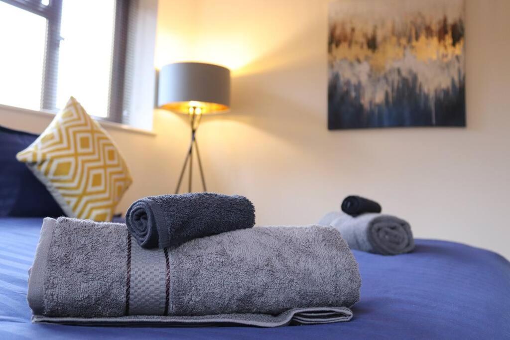 Cosy 3 Bedroom 2 Bathroom House With Parking Sheldon  Extérieur photo