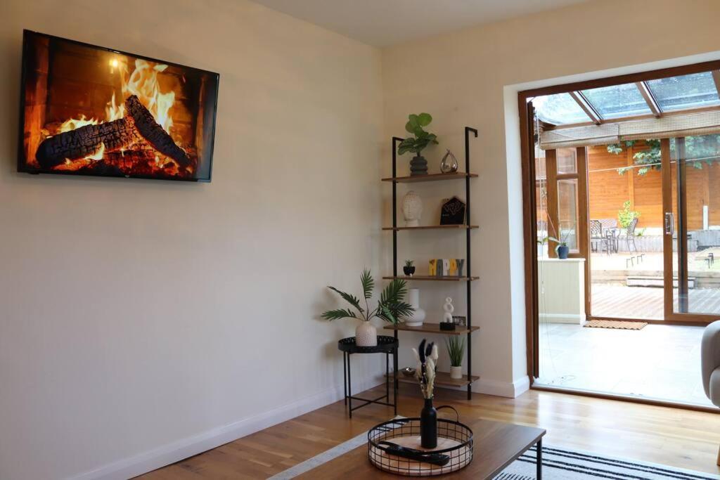 Cosy 3 Bedroom 2 Bathroom House With Parking Sheldon  Extérieur photo