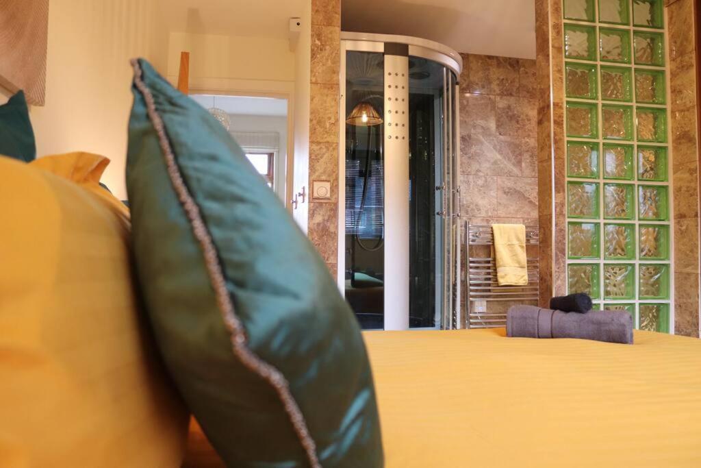 Cosy 3 Bedroom 2 Bathroom House With Parking Sheldon  Extérieur photo