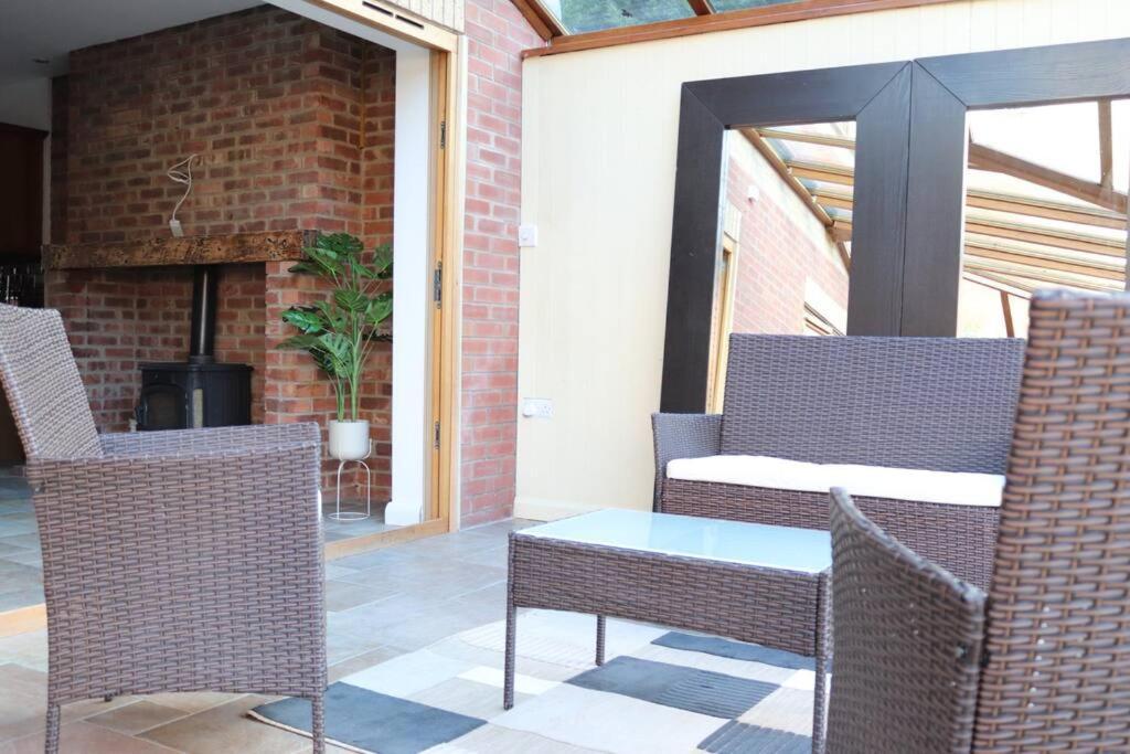 Cosy 3 Bedroom 2 Bathroom House With Parking Sheldon  Extérieur photo